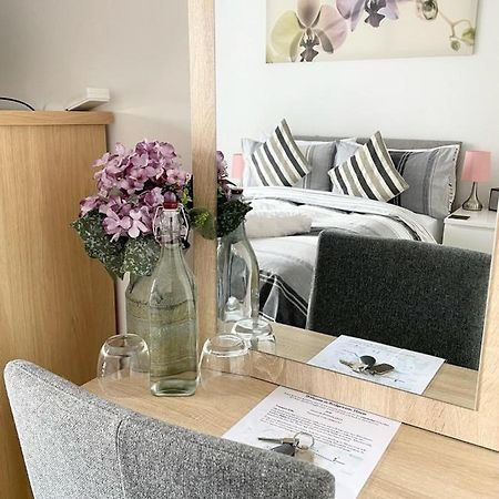 Manchester Escape - Private Room & Bathroom Near Etihad And Coop Arena - Free Secure Parking ภายนอก รูปภาพ