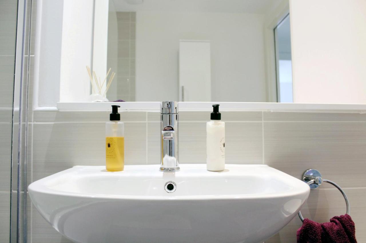 Manchester Escape - Private Room & Bathroom Near Etihad And Coop Arena - Free Secure Parking ภายนอก รูปภาพ